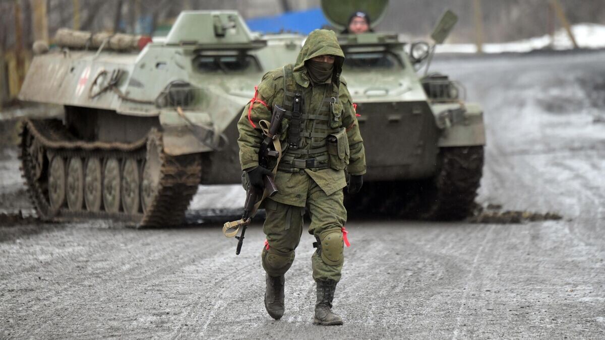    Боец народной милиции Донецкой народной республики в селе Рыбинское© РИА Новости / Илья Питалев