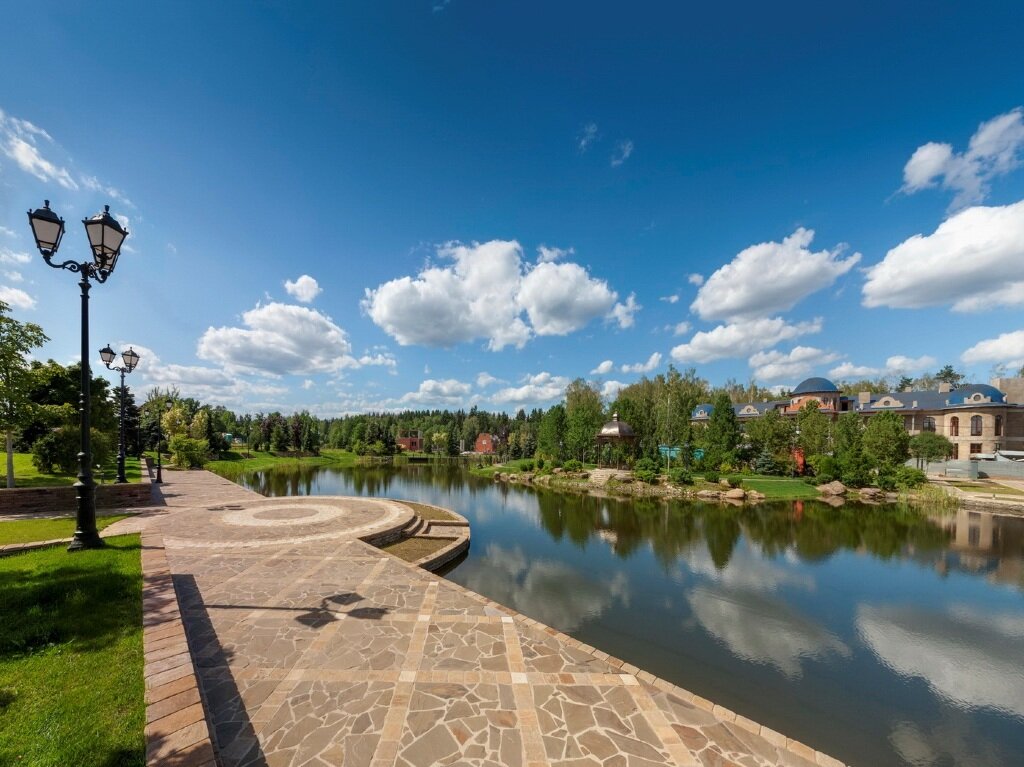 КП Николино, набережная