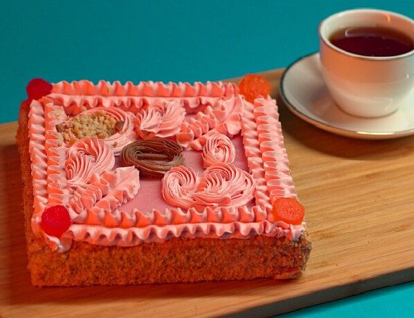 Торт «Абрикотин» появился на прилавках советских супермаркетов в 1950-е годы, когда в больших городах в продажу стали все чаще «выбрасывать» вкуснейшие сдобные торты и пирожные.-2