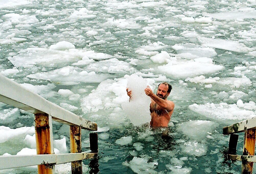 Купание в холодной воде