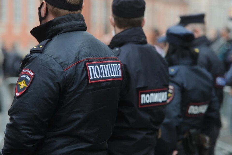    Полицейским в Москве пришлось открыть огонь при задержании группы пьяных хулиганов Юлия ПЫХАЛОВА