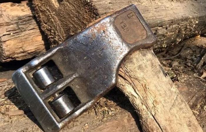 Колун с роликами, который не застревает, а колоть им дрова намного легче2