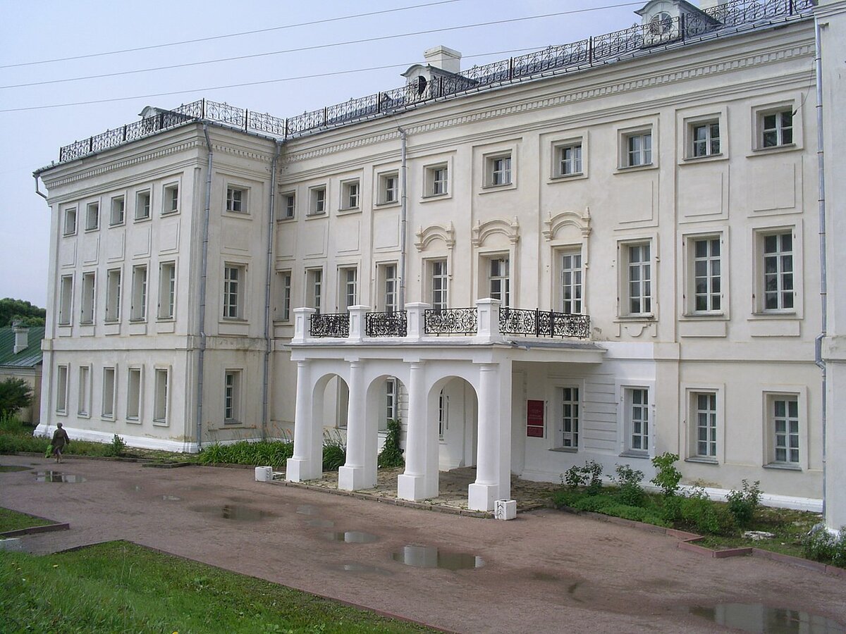 Барский дом усадьбы Гончаровых в посёлке Полотняный завод Калужской области.