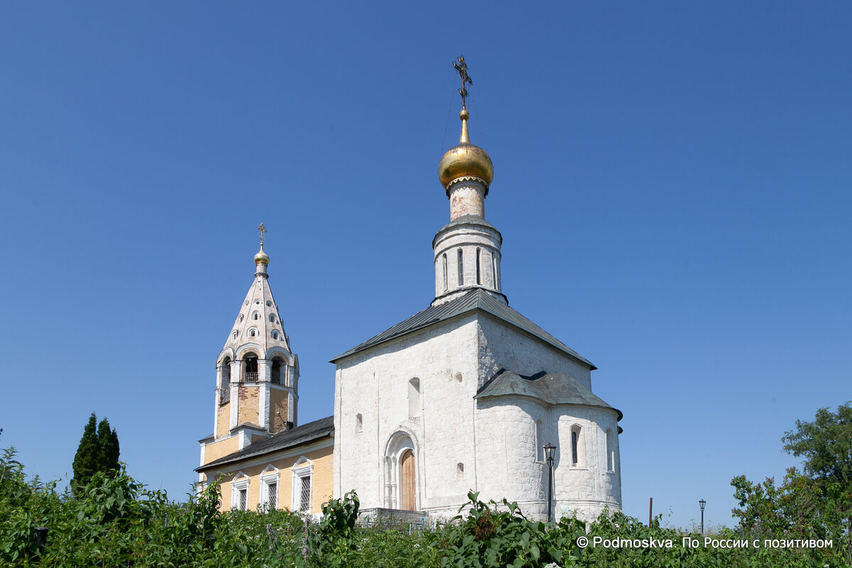 Вид на церковь Рождества Богородицы в селе Городня со стороны Волги.