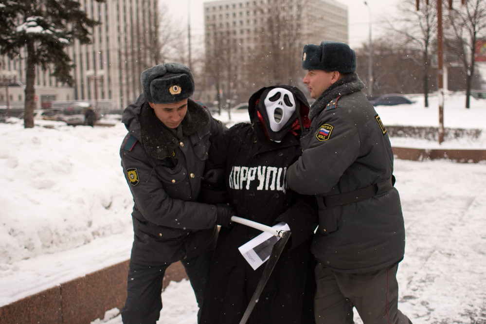 Борьбе с преступностью по защите. Продажный полицейский. Коррумпированный полицейский. Коррупция в полиции.