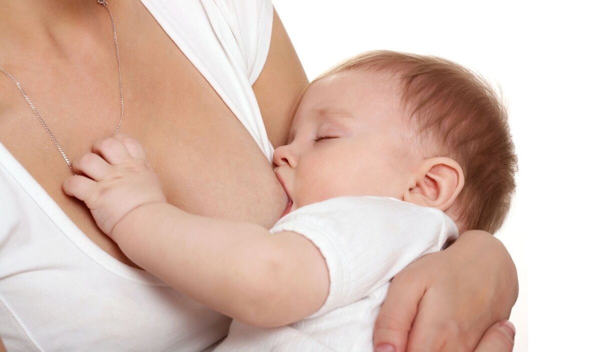 Чем больше малыш будет высасывать молока из груди - тем больше его будет поступать в следующие кормления