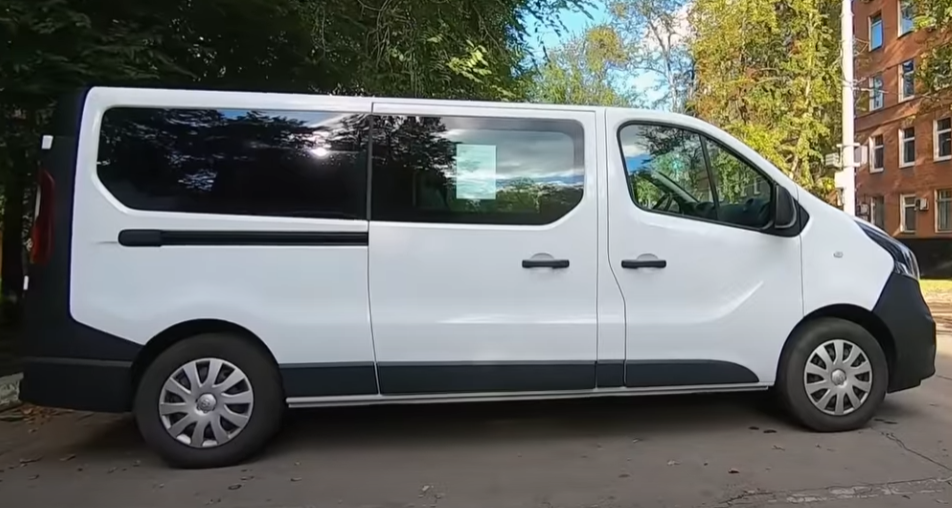 Opel Vivaro. Скриншот из видео. Используется и распространяется бесплатно по лицензии https://www.youtube.com/t/terms