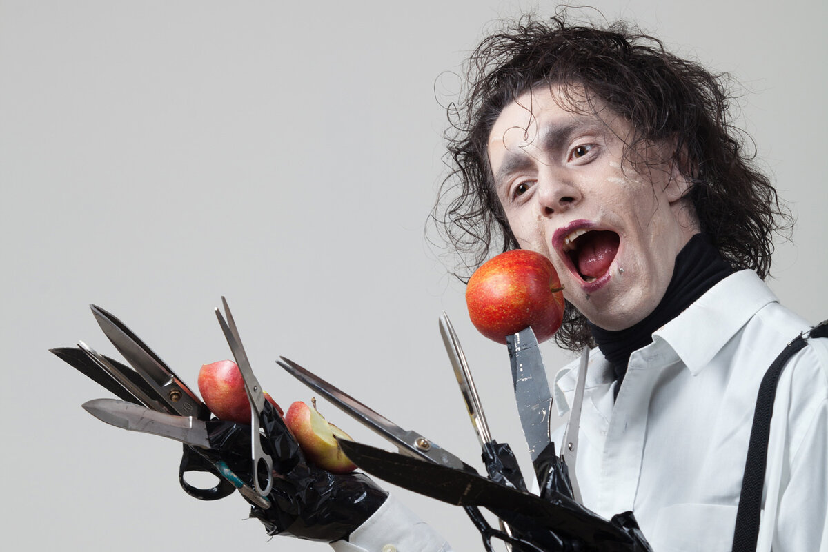 Кадр из фильма "Эдвард руки-ножницы".