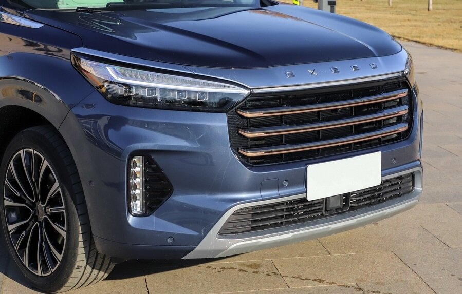 На фото: кроссовер Exeed VX