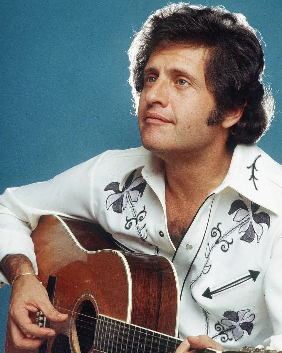 Джо дассен музыка. Джо Дассен. Joe Dassin Джо Дассен. Джо Дассен фото. Джозеф Айра Дассен.