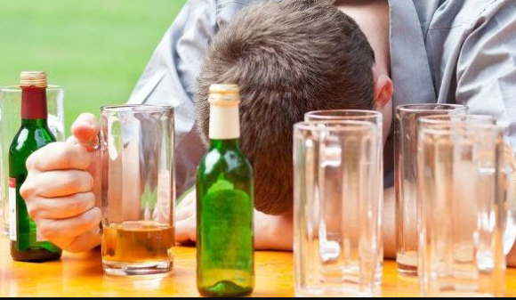 Алкоголику всегда мало, потому что это та же наркомания, гонка за наслаждением