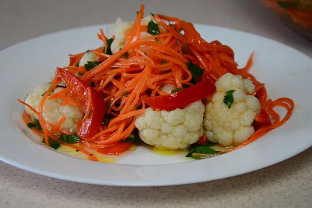 Салат из цветной капусты по-корейски 
