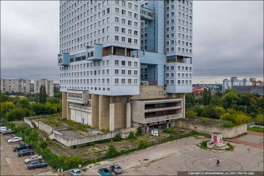 Калининградский заброшенный небоскреб-урод, который власти хотят снести, а жители против0