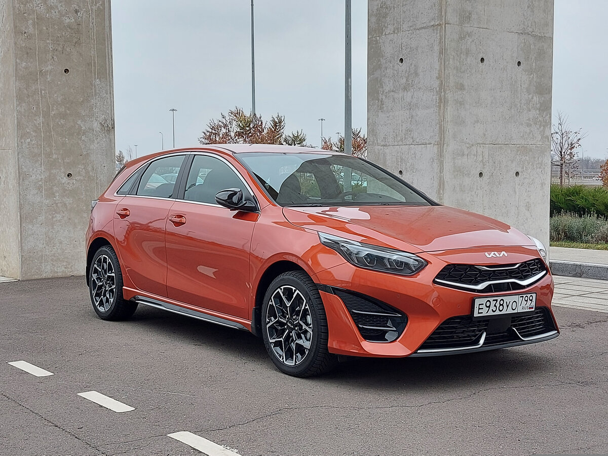 Kia Ceed очень даже смотрится в красном "пиджаке"