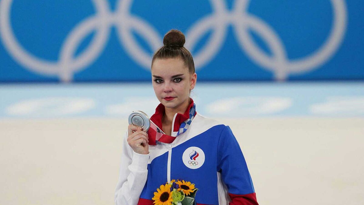 Дина Аверина с медалью