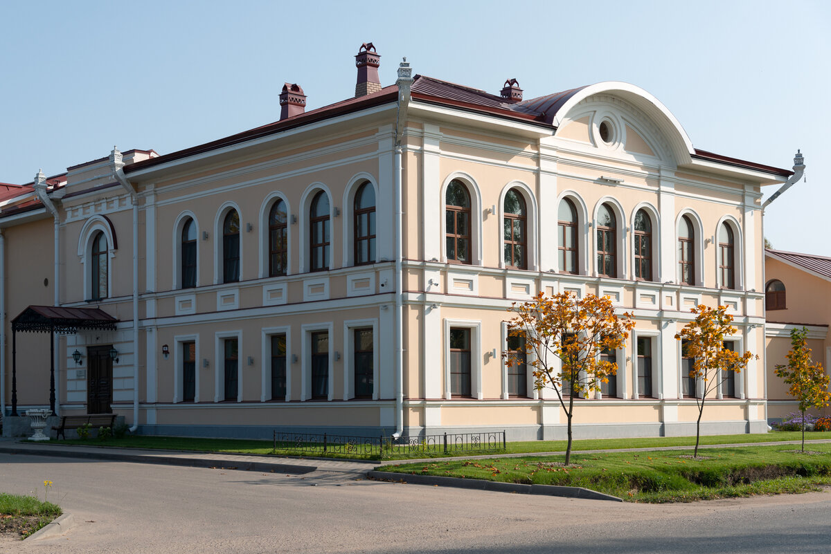 Город купцов. Дом Купцов Коровкиных Бежецк. Бежецк дом Купцов Бубновых. Парк отель Воздвиженский Бежецк. Дом Коровкиных Бежецк.