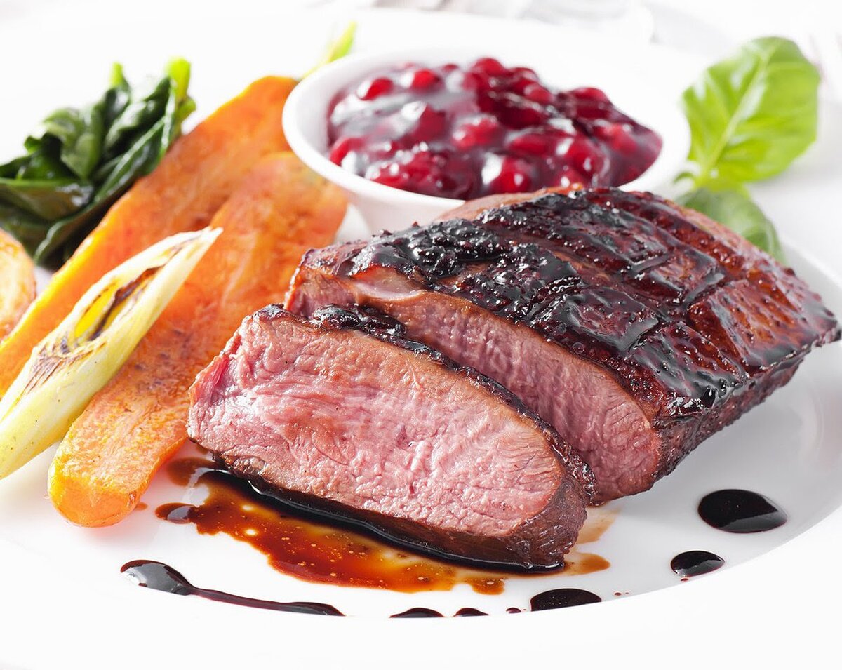 Запеченная лопатка оленя 