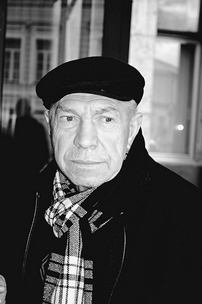 Актер В.Толоконников