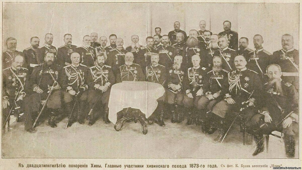 Н.А.Иванов - шестой справа во втором ряду.