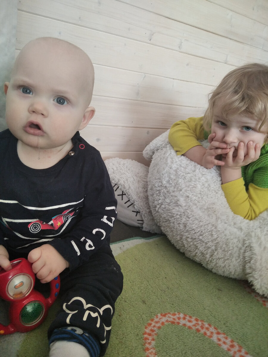 Мать вещает, дети слушают. 