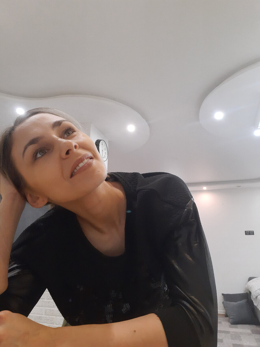 Часто вспоминаю детство и думаю "о чём я тогда мечтала? Во что больше всего играла? Что воображала? Так вот, всегда мечтала пожить в коммуналке (видимо повлияли рассказы взрослых...)🤣 и представляла большую семью) В итоге в коммуналке пожила и семья хороших "размеров"😉Это я всё к тому, что мечты сбываются, если очень захотеть😉 только мечтать надо аккуратно и правильно формировать мечту😉#мечты #мечта #картажеланий#семья#многомама#мамавдекрете#мечтать