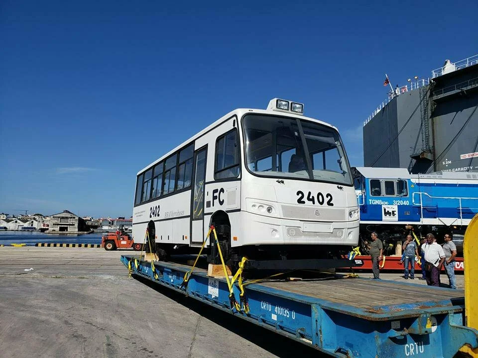 Раз автобус. Ра-26 рельсовый автобус. Рельсовый автобус Куба. Автомотриса ра26. Рельсовый автобус на Кубе.