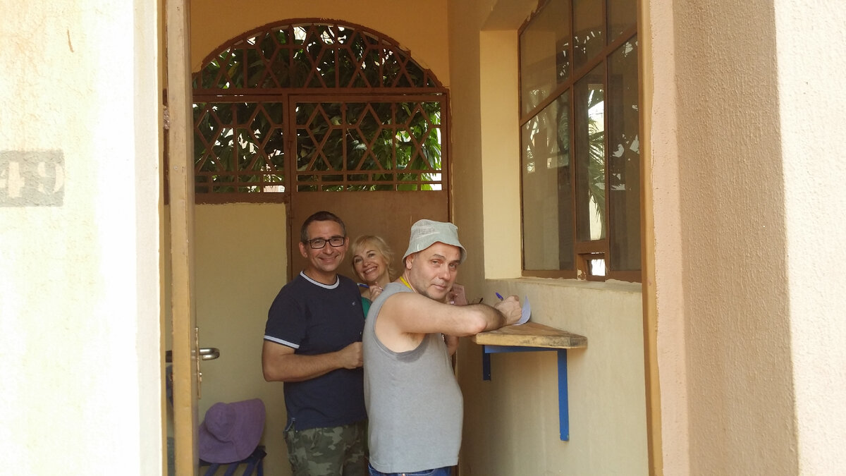 Подаем документы на визу в Буркина-Фасо и узнаем, что Тимофей на самом деле Тимур.