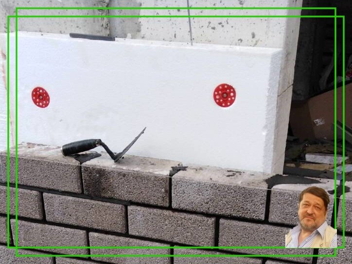 Пенопласт с облицовкой из кирпичей.