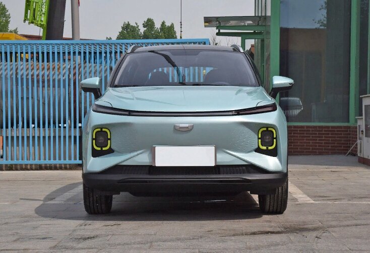  Geely Geometry E 2022 фронтальная часть