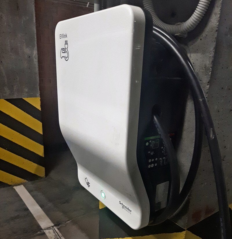 Это электрический вариант автоматической колонки для заправки автомобиля, но думаю, Примус и с такой колонкой найдет "общий язык".