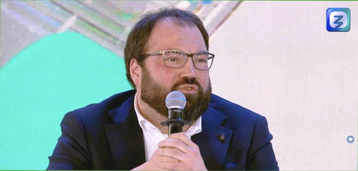 Максут Игоревич Шадаев — российский государственный и политический деятель. Министр цифрового развития, связи и массовых коммуникаций Российской Федерации