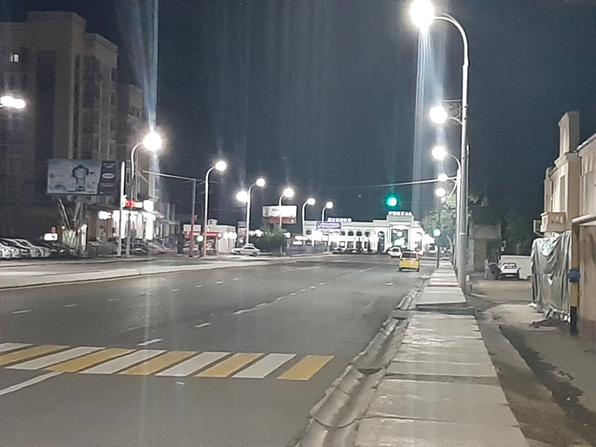 Вот там вдали вывеска ж/д вокзала, в пути пешком уже 14,5 км, это конечная точка