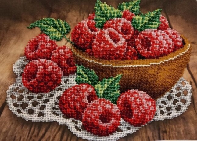 "Ягодка малинка". Размер 28*20 см, бисер Чехия 15 цветов