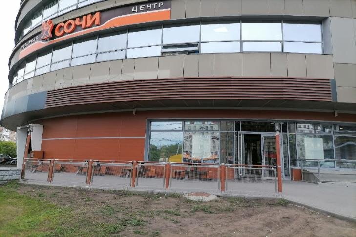    Знаменитая буква М исчезла с фасадов зданий. Фото автора
