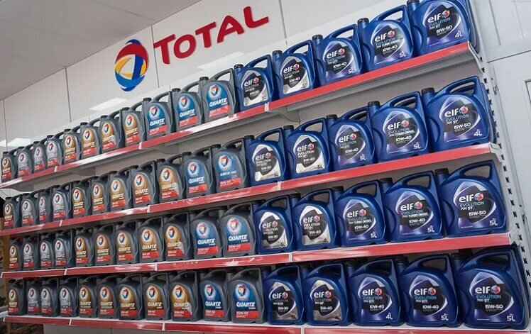 Вся продукция на этих полках – с одного завода. Фото: Kz.totalenergies.com