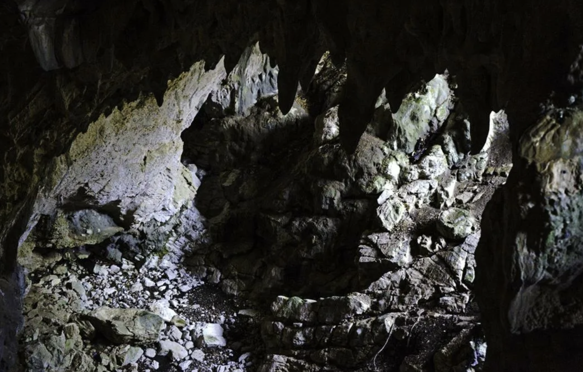 пещеры хээтэй забайкальский. лаго наки пещера. древние люди в пещере. пещера-стоянка древнего человека. пещере откуда.