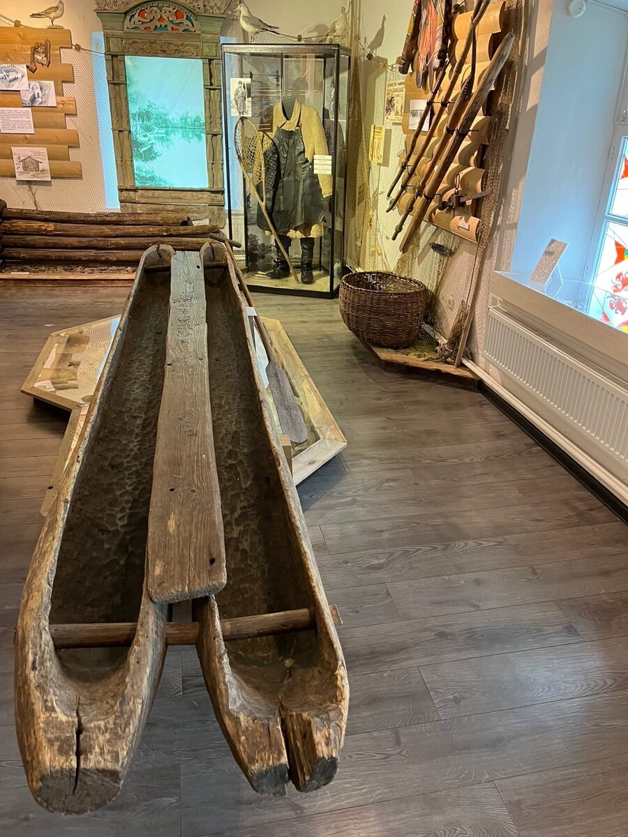 Выставка "Клёвое место". На таких лодках раньше ловили рыбу в Переславле-Залесском.