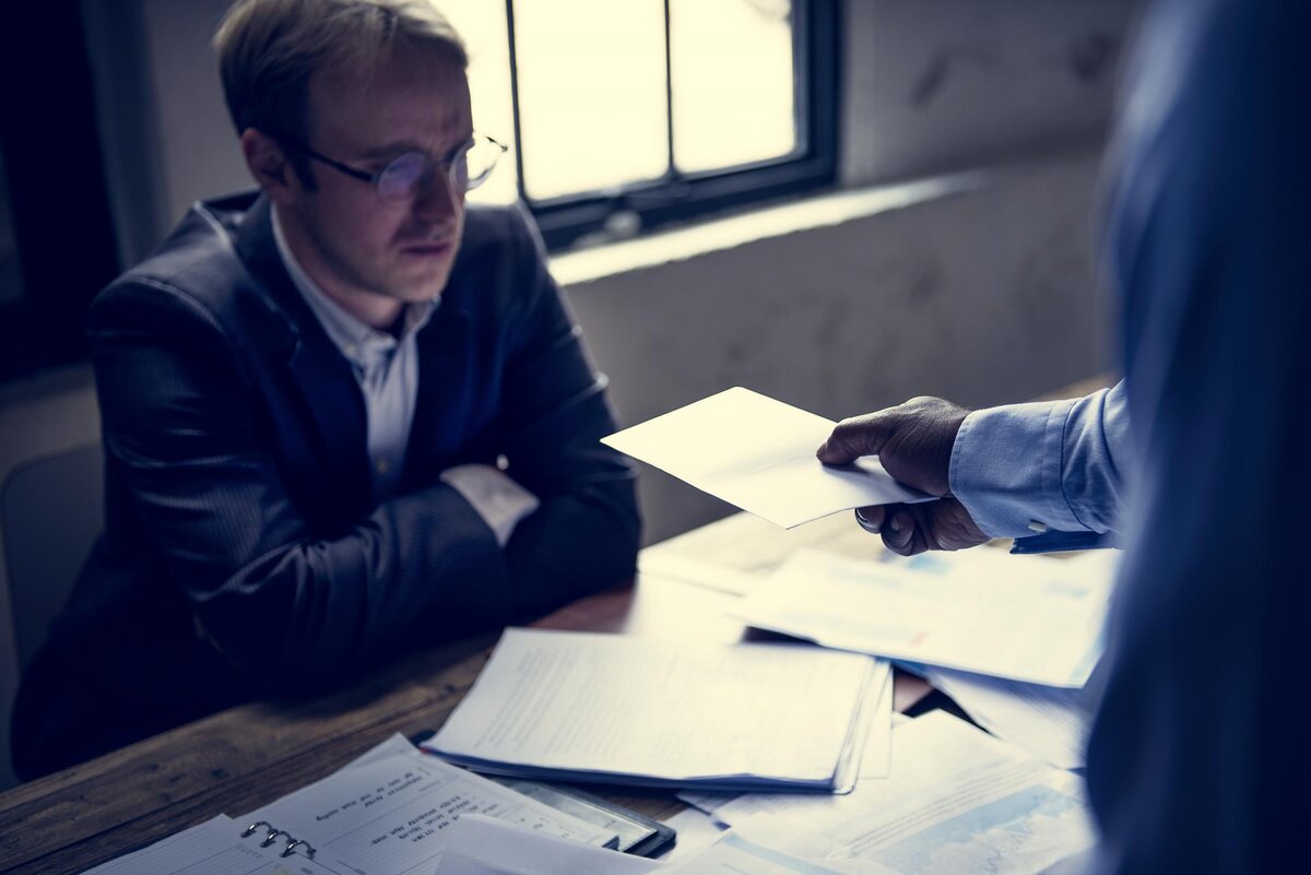 Злоупотребление правом со стороны работника, или Как уволить работника в отсутствие для этого формальных оснований