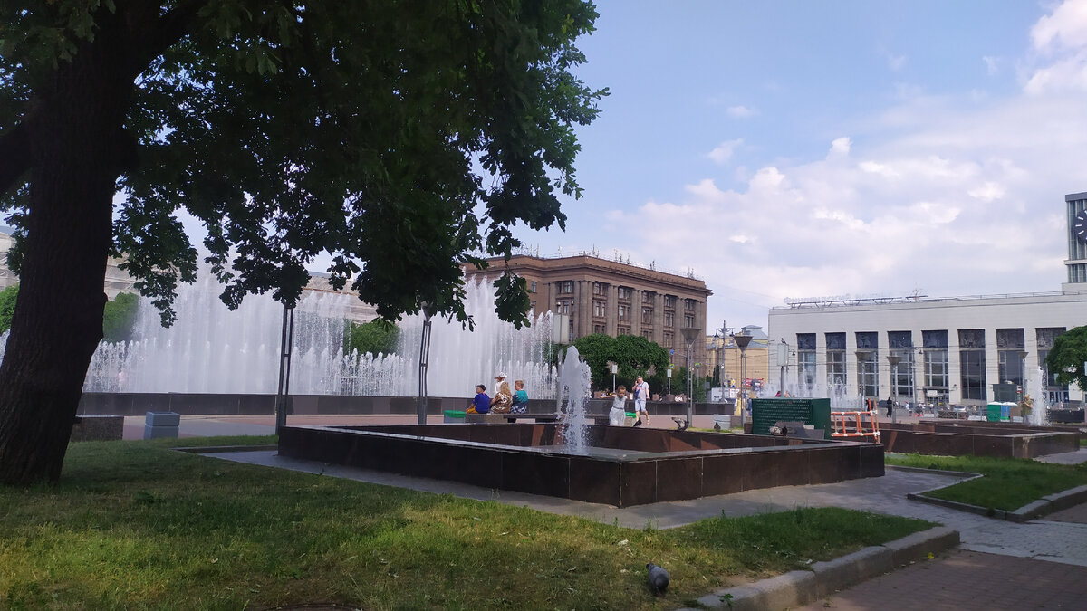 Сижу там сейчас онлайн, пишу вам)))