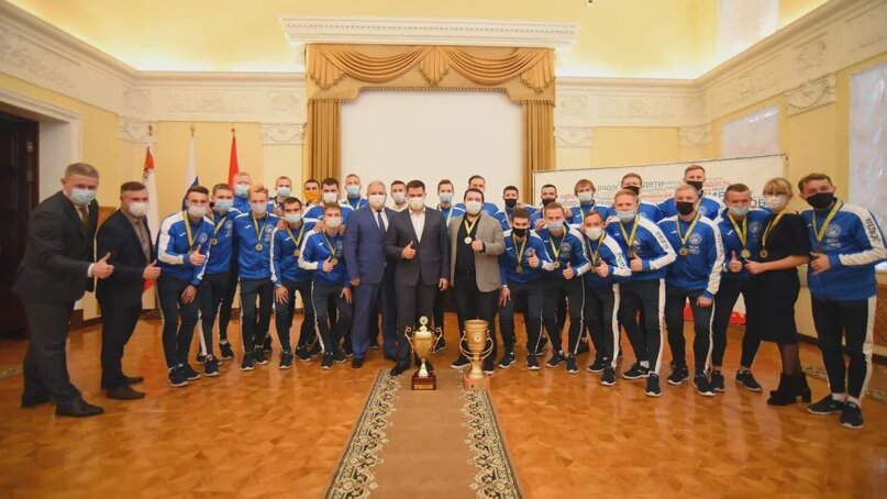 В 2021-м "Динамо-Вологда" пополнило коллекцию двумя трофеями на любительском уровне. Фото: https://vk.com/fcdynamovologda