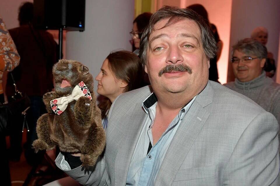     Минюст включил в список СМИ-иноагентов Алешковского*, Быкова* и Альбац* Михаил ФРОЛОВ