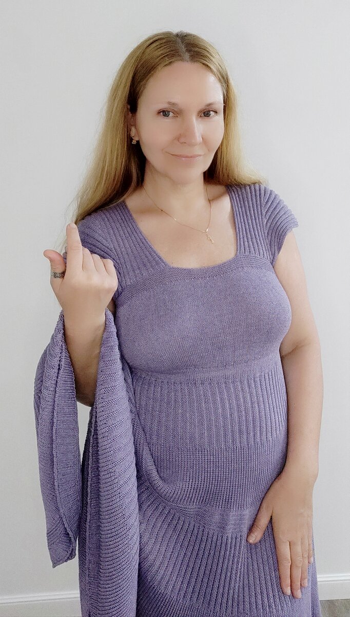 Платье с очень широкой юбкой.