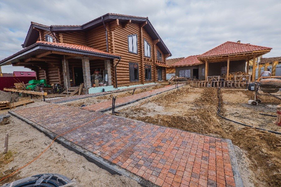 Равномерное распределение цвета брусчатки при укладке