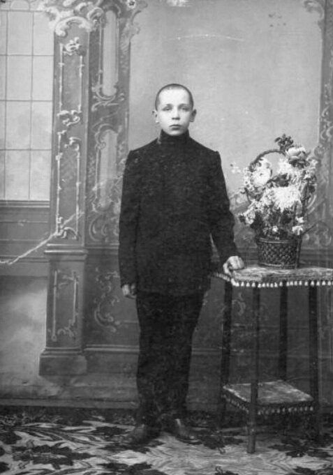 Павел Батов в детстве, 1910—1913 гг.