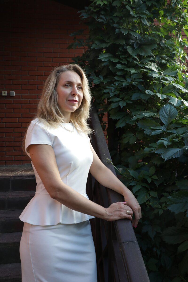 Никому из нас не дано предугадать, что с нами случится через десять, пять лет, через год, завтра. Как бы нам ни хотелось внутренне обманывать себя, мол, это про других, нас-то точно пронесёт– не пронесёт никого. Рано или поздно всё равно это случится. Наверное, главное – успевать сказать: «Я тебя люблю», прощать, мириться, любить сейчас, а не потом. 
«Противоположность любви – не ненависть, а безразличие. Противоположность красоты – не уродство, а безразличие. Противоположность веры – не ересь, а безразличие. И противоположность жизни – не смерть, а безразличие и к жизни, и к смерти. От безразличия умирают раньше, чем действительно умирают.»

© Эли Визель, лауреат Нобелевской премии мира