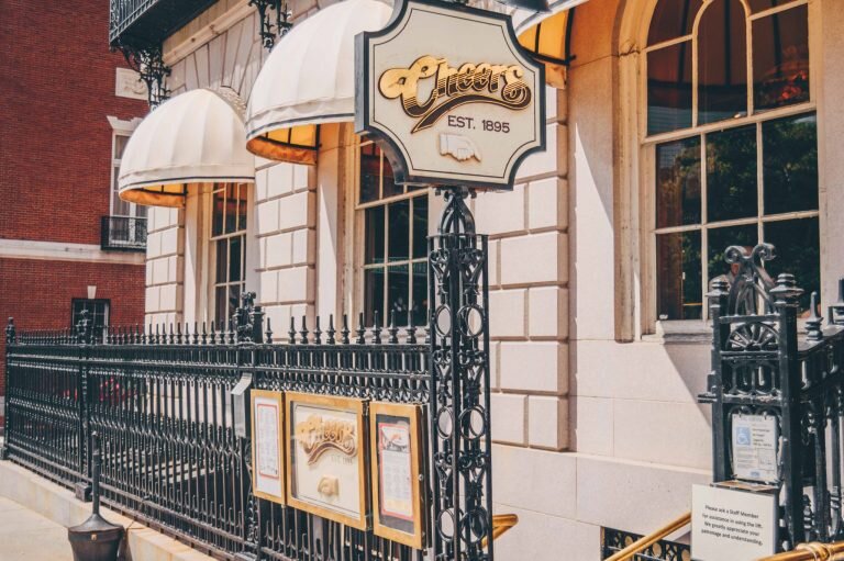 Бар "Cheers" в Бостоне