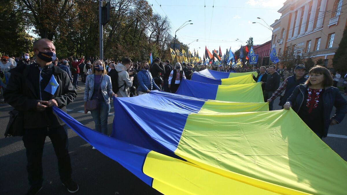    Участники марша националистов в Киеве в честь годовщины создания Украинской повстанческой армии© РИА Новости / Стрингер