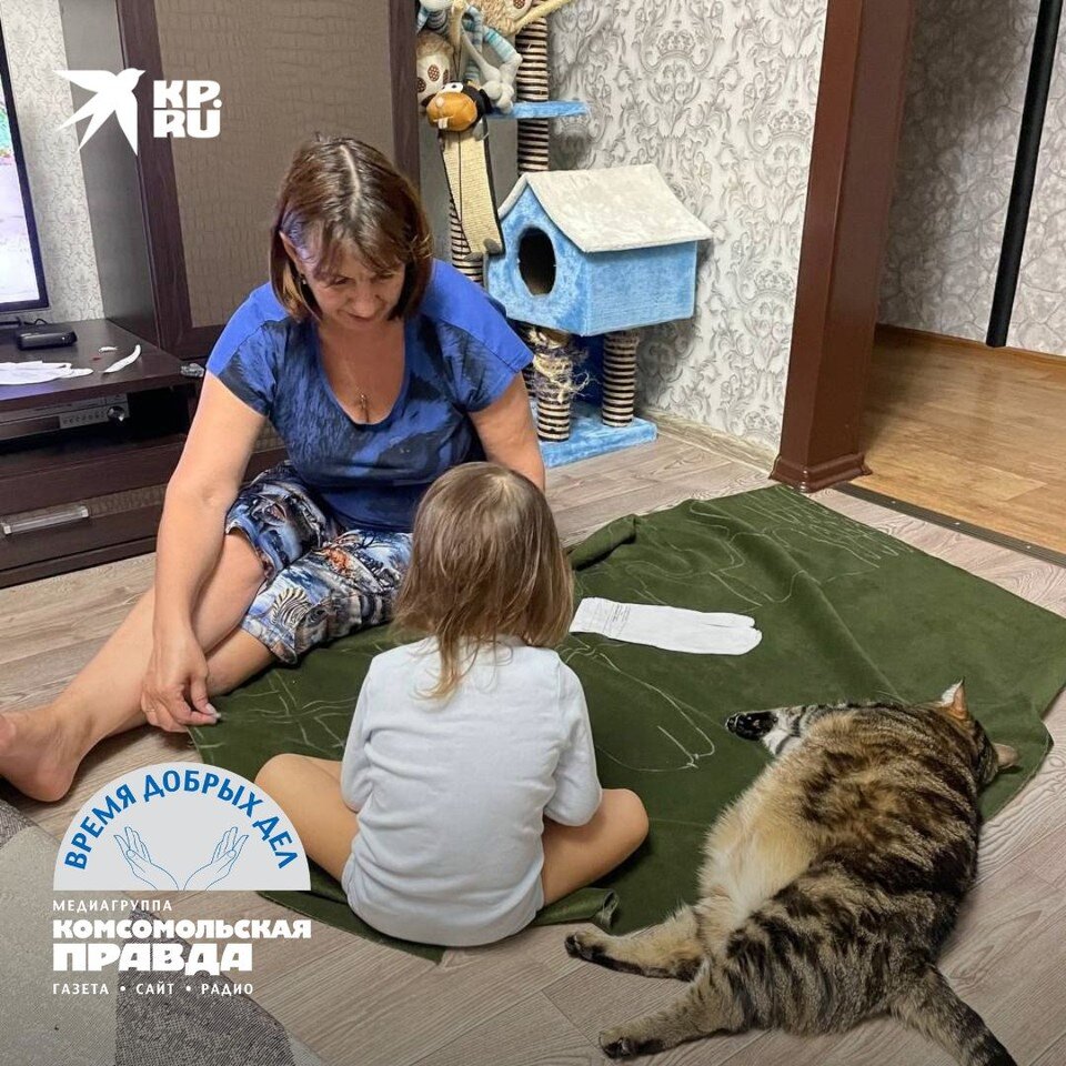     Несмотря на домашние хлопоты и ответственную работу, Алия каждый день находит несколько часов для шитья. Фото представлено героем публикации.