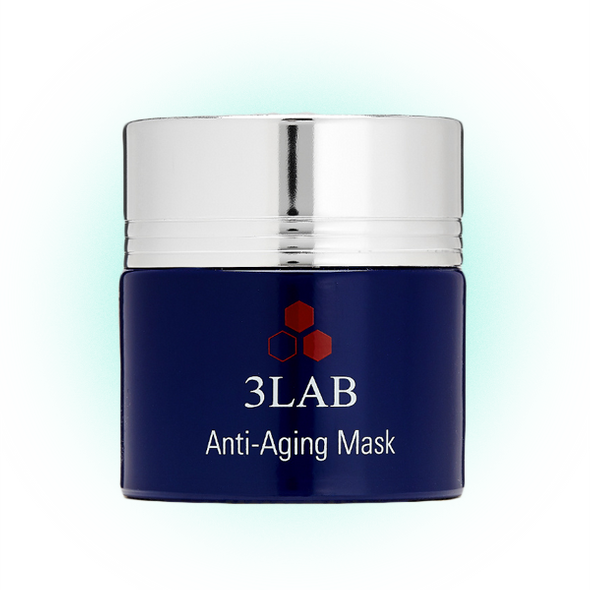 
купить26 130 руб.Антивозрастная маска для лица Anti-Aging Mask, 3LabПроизводитель советует наносить маску на лицо и шею, но для шеи я давно использую специальный крем того же бренда, который отлично убирает возрастные проявления, поэтому использовала ее только для лица. По консистенции маска похожа на суфле, легко наносится и практически без запаха. Для меня это отдельный бонус — я не люблю засыпать в окружении запахов косметических средств. Легко наносится, остается на лице легкой, но не жирной и не пачкающей пленкой. Расходуется невероятно экономно — за полторы недели я лишь немного сняла верхний слой в банке. Утром ты получаешь практически идеальное лицо. Кожа увлажненная и разглаженная (причем первое работает даже с включенными батареями и выключенным увлажнителем), мелкие мимические морщины практически исчезают. Да, вечером они вернутся, но приятно с утра смотреть в зеркало на лицо, которое не выглядит отпечатком чьей-то подошвы. Ретиноловый эффект работает на полную, но явно не только он. Отдельный бонус — за цвет, он действительно уходит от классической утренней серости к вполне приемлемому цвету лица человека, который не забывает гулять на свежем воздухе.