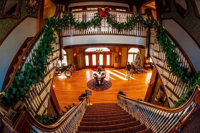 Холл отеля, фото из открытых источников